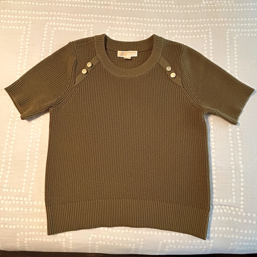 MICHAEL Michael Kors Shortsleeved Green Knit Sweater w Gold Buttons - Sz M - EUC
